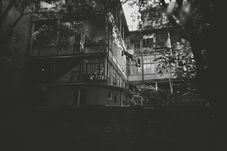 Tbilisi: Photo Walk Tour with Soviet Modernism