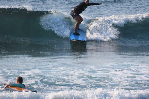 Uluwatu : cours de surf pour débutants et intermédiairesLeçon de surf à Uluwatu