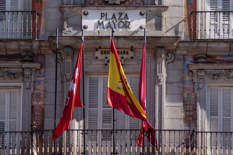 Madrid: Royal Palace, Old Town and Poets District Tour