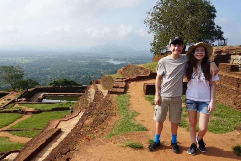 Colombo: Safari por la Roca de Sigiriya / Parque de Dambulla y Minneriya