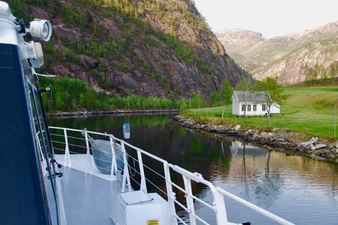 Bergen: Mostraumen Fjord Cruise with Live GuideBergen: Mostraumen Fjordcruise with Live Guide