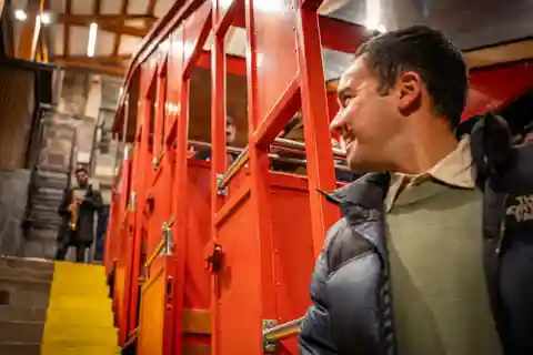 Noite no Funicular: Vinho, Música e Cueca em Santiago