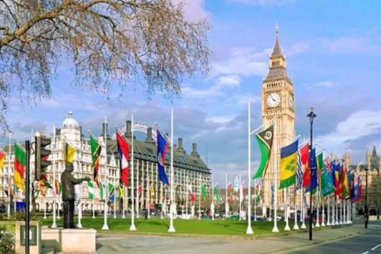 London: 6.30pm Highlights Walking Tour with Local Guide
