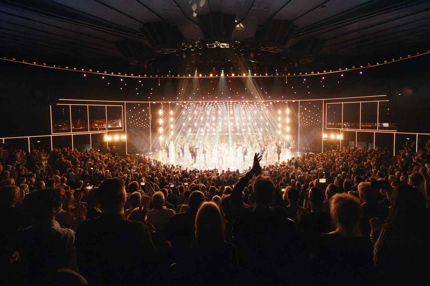 Berlin: BLINDED by DELIGHT Grand Show Friedrichstadt-Palast