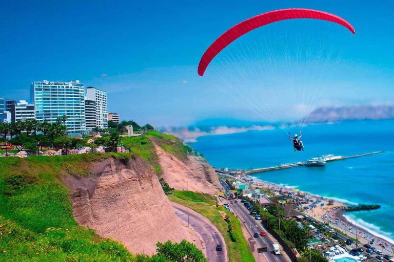 Paragliding flight with a private pilot in Costa Verde-Lima