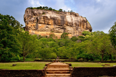 Dambulla: Sigiriya, Polonnaruwa, and Cave Temple Day Trip