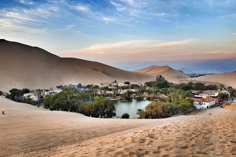 Journée entière aux îles Ballestas et planche à voile à Huacachina