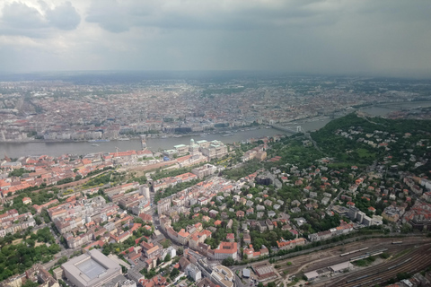 رحلة سياحية إلى بودابست على متن طائرة سيسنا C172