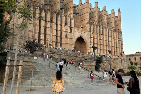 Palma de Mallorca: Private Guided Walking Tour with Tapas