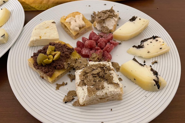 Après‑Shopping: Wine & Truffle, Overnight Stay, 15 minutes from Serravalle Outlet Après‑Shopping: Wine & Truffles, Overnight Stay, 15 Minutes from Serravalle Outlet