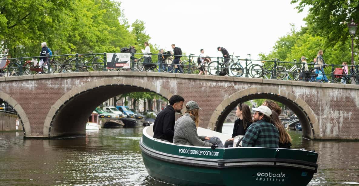 Afbeelding 3 van Amsterdam: Kapitein voor een dag 2 uur bootverhuur