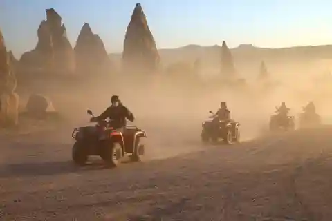Depuis Ürgüp/Göreme : Excursion en quad au lever ou au coucher du soleil en Cappadoce