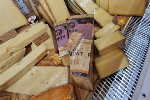 Paris: Cheese and Wine Tasting Experience in Montmartre