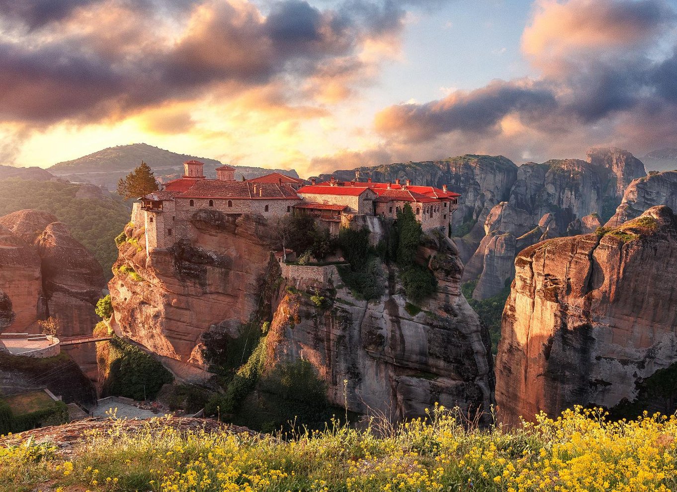 Meteora: Guidet solnedgangstur med besøg i klostre og huler