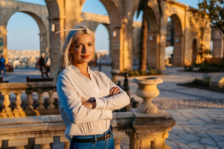 Valletta: Private Photoshoot in Old Town, Harbour & Gardens Standard: 20 photos | 30 mins