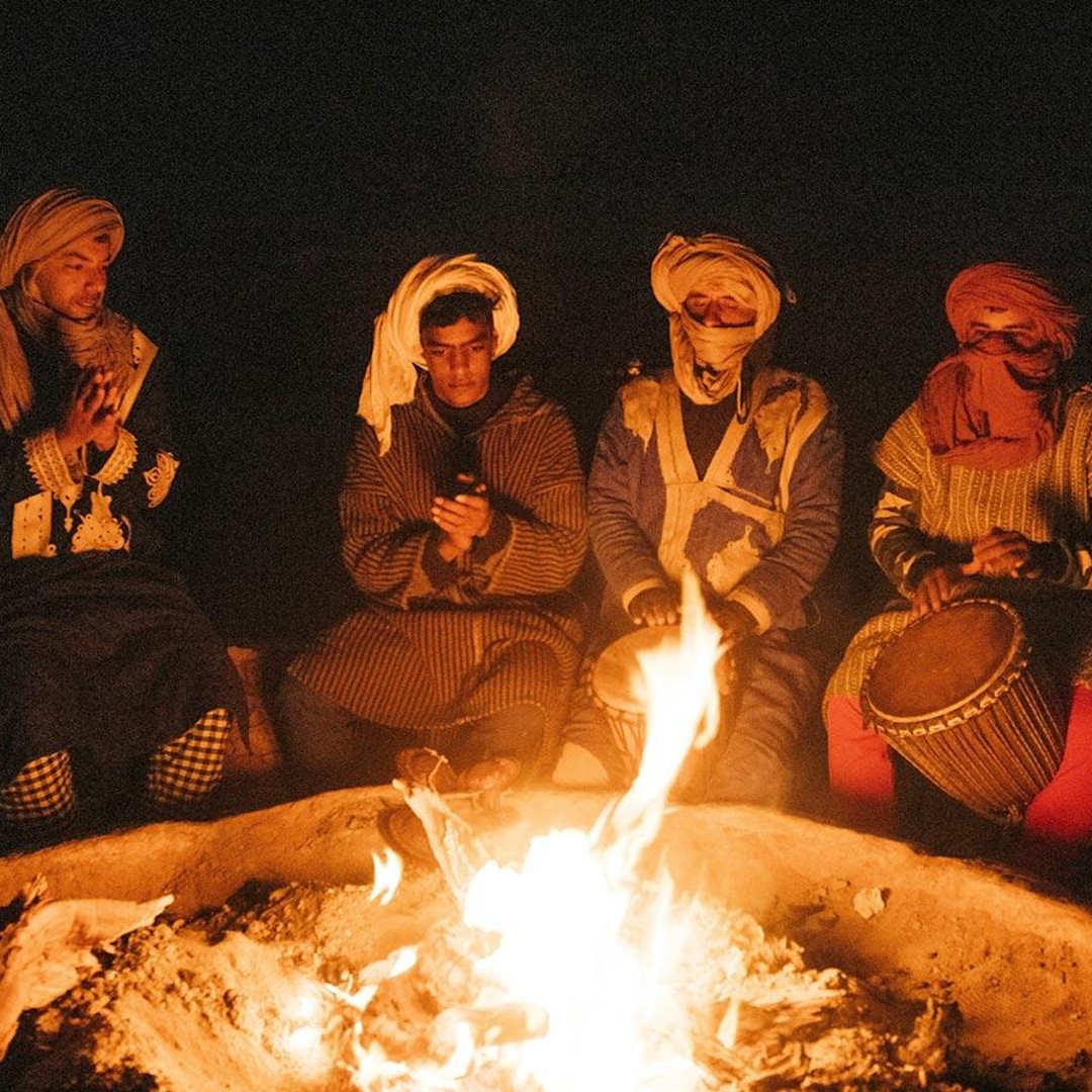 Nuits étoilées à la majesté du désert du Sahara dans l'Erg chigaga