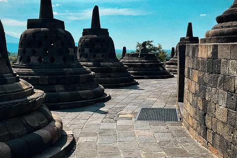 Randonnée avec camping et visite du mont Merbabu et de Borobudur (2 jours/1 nuit)Randonnée et visite du mont Merbabu et de Borobudur (2 jours, 1 nuit)