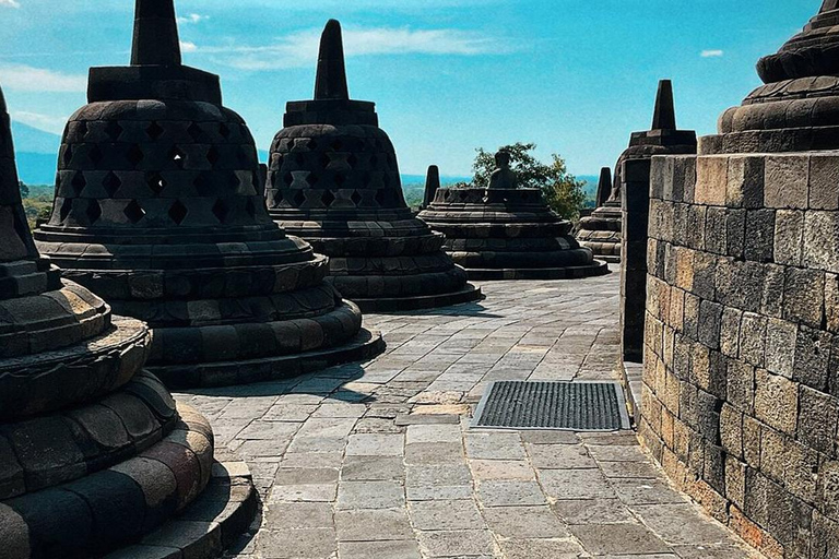 Randonnée avec camping et visite du mont Merbabu et de Borobudur (2 jours/1 nuit)Randonnée et visite du mont Merbabu et de Borobudur (2 jours, 1 nuit)