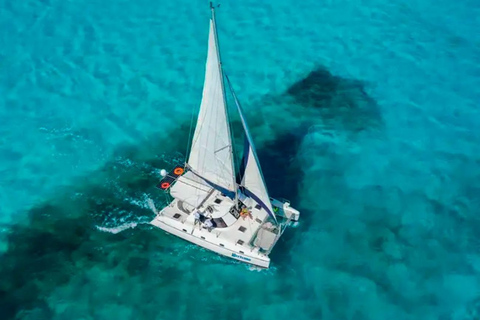 Cancun: Half-Day Private Catamaran for 35 guests