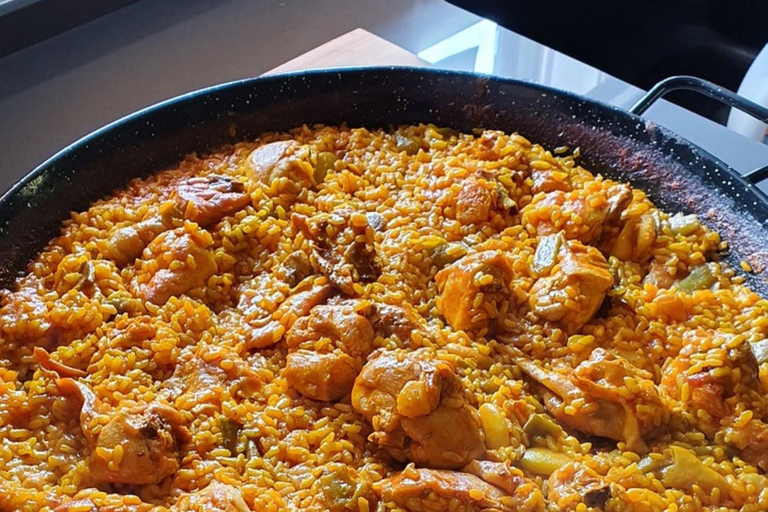 Valencia: Paella Cooking Class with Market Tour and Tastings