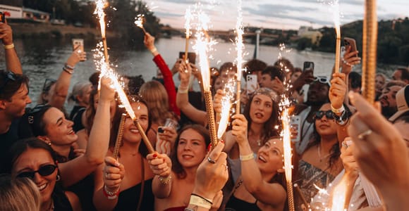 Prague: Sunset Booze Cruise with DJs & Epic Club Entry