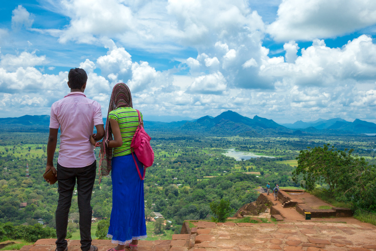 Colombo: 4-Day Cultural Triangle Tour with Wilpattu Safari