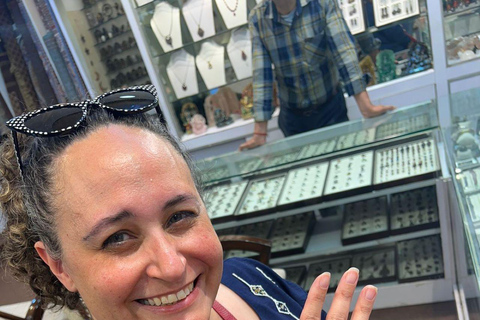 Wedding Wear & Bollywood Glam Shopping Tour (Women-Led Tour) Wedding Wear & Bollywood Glam Shopping Tour (Half-Day Tour)