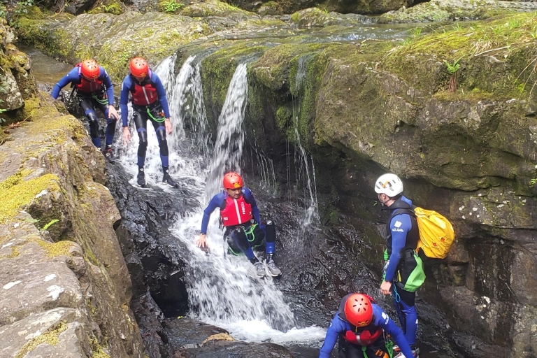 Barranquismo extremo en Snowdonia (saltos, cascadas deslizantes)