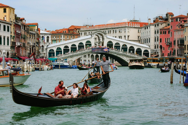 Venedig: Private Gondelfahrt für bis zu 6 Personen