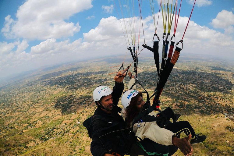 Nairobi: Paralotniarstwo w tandemie z transferamiNairobi: Paralotniarstwo w tandemie Kijabe z transferami