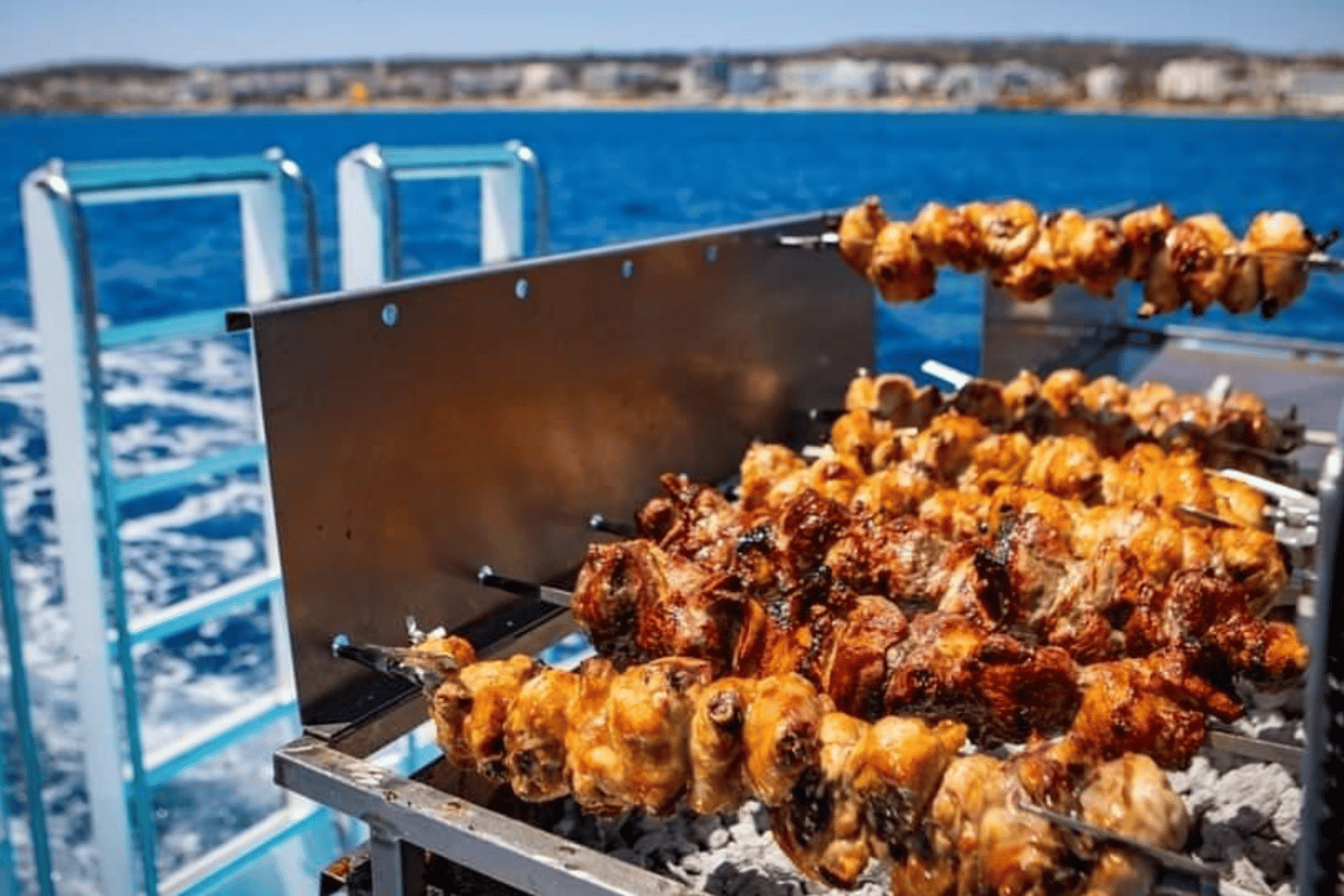 艾亚纳帕：蓝色泻湖与法玛古斯塔烧烤游船之旅