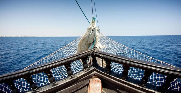 Sousse: Boat cruise with show