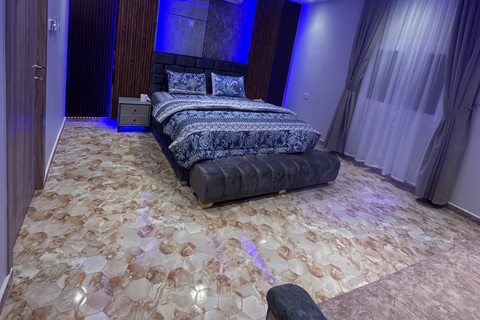 Oman: 5-Day Adventure Tour with Forts, Souqs & Mountains