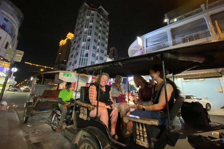 Phnom Penh: Evening City Site Highlight Tour by Tuk Tuk Vespa Option + English Guide
