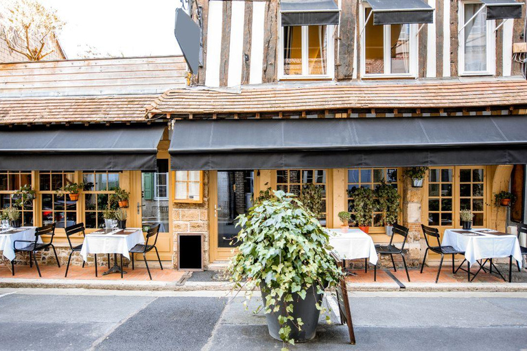 Guided tour of Honfleur: dive into the heart of its history Guided tour of Honfleur: dive into its history