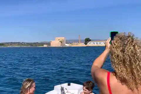 Avola Group Tour: Capopassero with Aperitif and Snorkeling