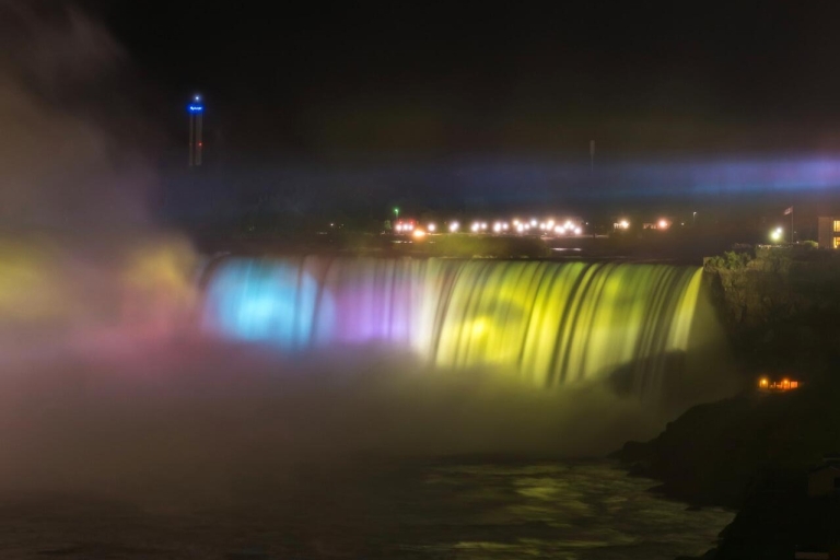From Toronto: Niagara Falls Winter Festival of Lights Tour All-Inclusive Tour with Dinner and Illumination Tower