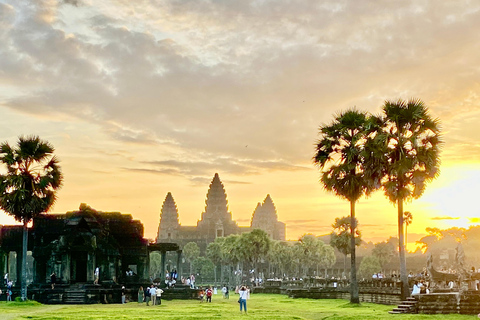 Siem Reap: Angkor Wat Sunrise/Set Tour with Japanese Guide Angkor Wat Sunrise Private Tour with Japanese Guide