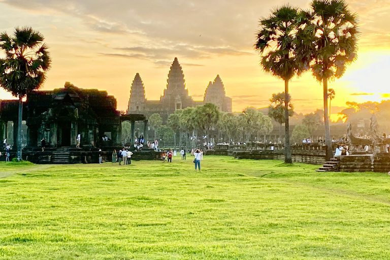 Siem Reap: Angkor Wat Sunrise/Set Tour with Japanese Guide Angkor Wat Sunrise Private Tour with Japanese Guide