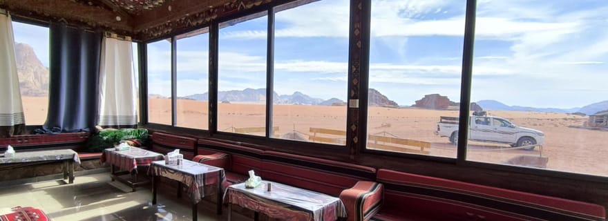 WADI RUM : TOUR EN JEEP TOUTE LA JOURNÉE avec nuitée et repas complets