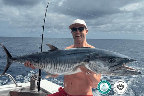 Cairns: Great Barrier Reef Fishing Charter with Lunch