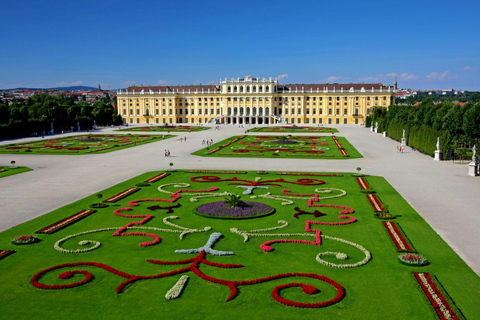 Vienna: Schönbrunn Palace and its enchanting gardens - guided tour