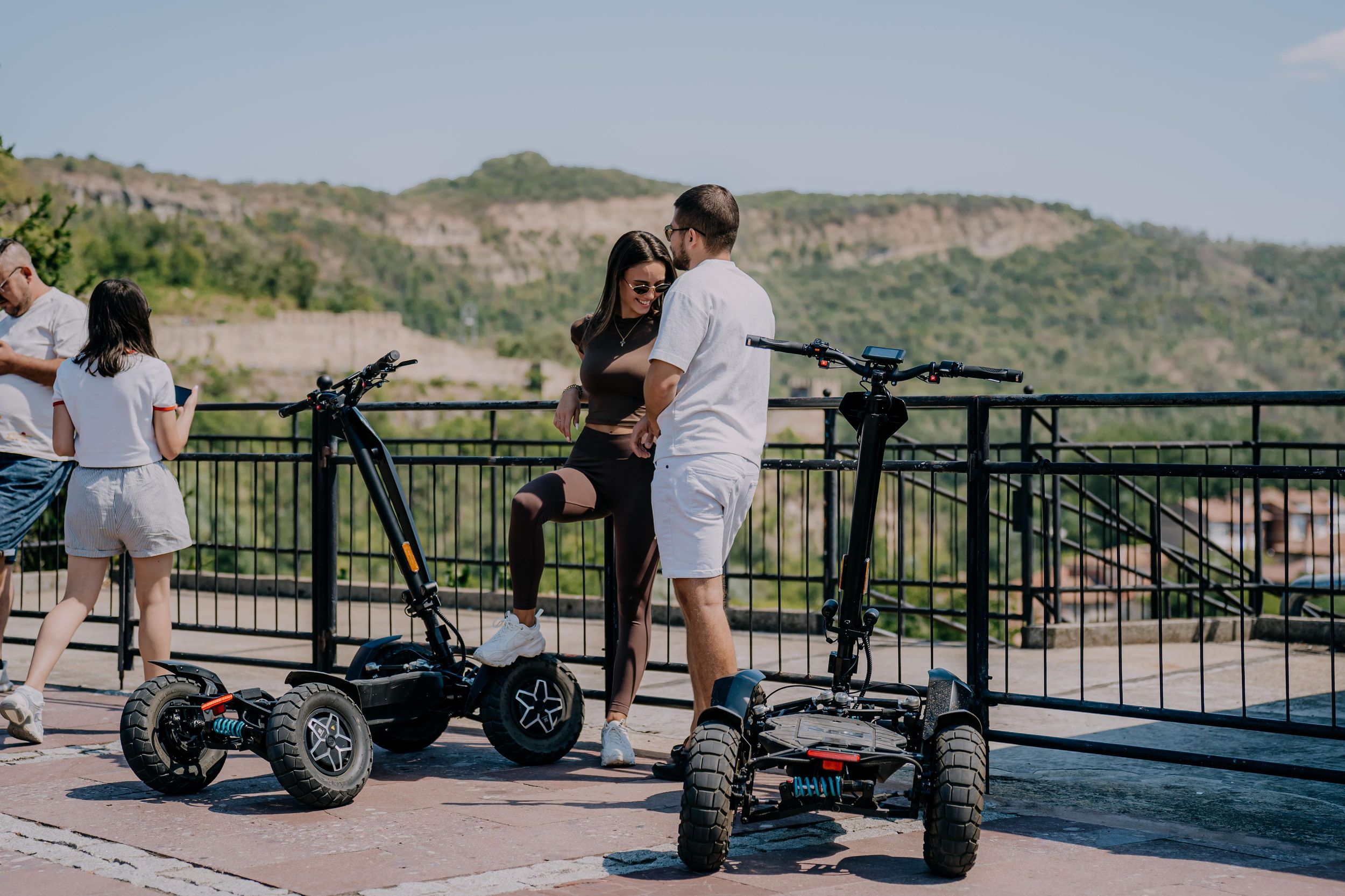 Weliko Tarnowo: Private Offroad-Tour mit dem E-Scooter-Geländewagen