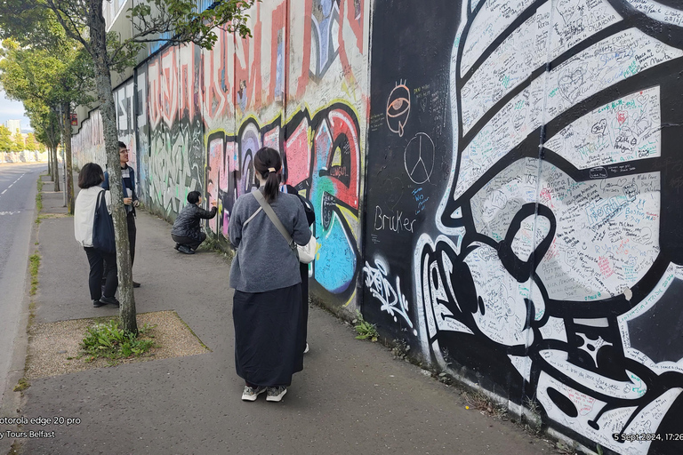 Belfast Famoso Tour Guiado en Taxi Negro con Café Irlandés