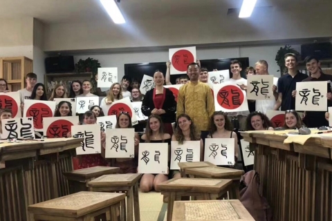 Zajęcia z kaligrafii na Wangfujing w Pekinie w pobliżu Zakazanego Miasta1-godzinna lekcja kaligrafii