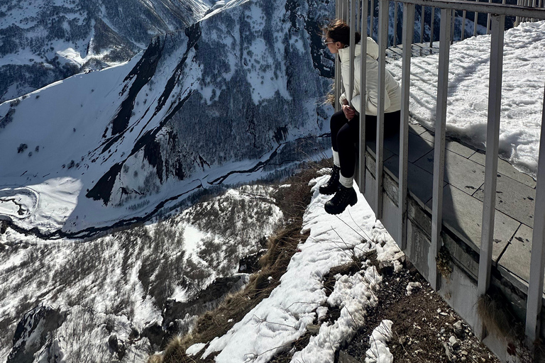 Tbilisi: Private Kazbegi tour with photographer guide