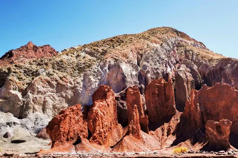 Atacama: Rainbow Valley and Petroglyphs Tour with Breakfast
