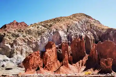 Atacama: Rainbow Valley and Petroglyphs Tour with Breakfast