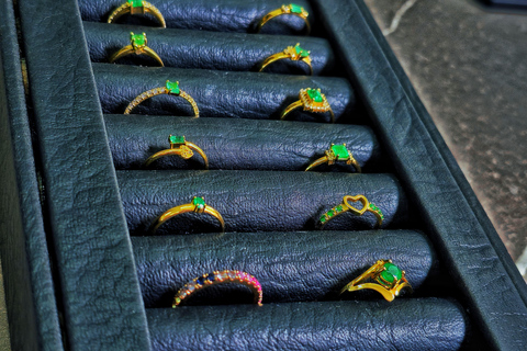 Personalized jewelry and shopping tour of the city of Medellin. Personalized jewelry and shopping tour of the city of Medellín