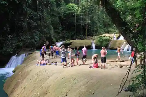 Passeio privativo pelo rio Ys Falls